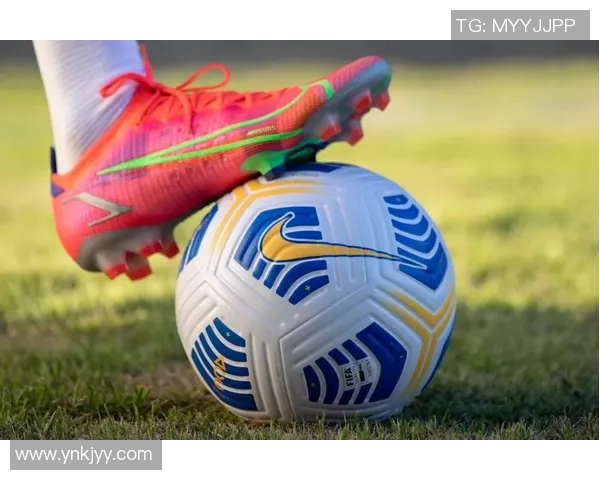 探索足球AG鞋的选择与搭配技巧提升场上表现的秘密